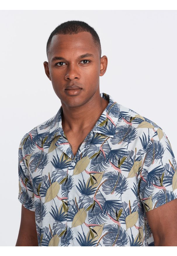 Ombre Clothing - Wiskozowa wzorzysta męska koszula z krótkim rękawem – palmy V7. Okazja: na co dzień. Kolor: biały. Materiał: wiskoza. Długość rękawa: krótki rękaw. Długość: krótkie. Wzór: kolorowy, gładki. Styl: wakacyjny, casual, klasyczny