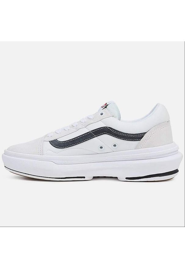 Buty do chodzenia męskie Vans Old Skool Overt. Kolor: biały. Materiał: tkanina, materiał, skóra, syntetyk. Szerokość cholewki: normalna. Model: Vans Old Skool. Sport: turystyka piesza