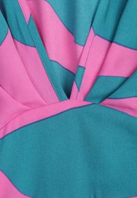 Renee - Niebiesko-Różowa Rozkloszowana Sukienka z Gumką w Talii i Rozcięciami Fienda. Okazja: na co dzień. Typ kołnierza: dekolt w kształcie V. Kolor: niebieski. Sezon: wiosna, lato. Styl: elegancki, klasyczny, casual #8