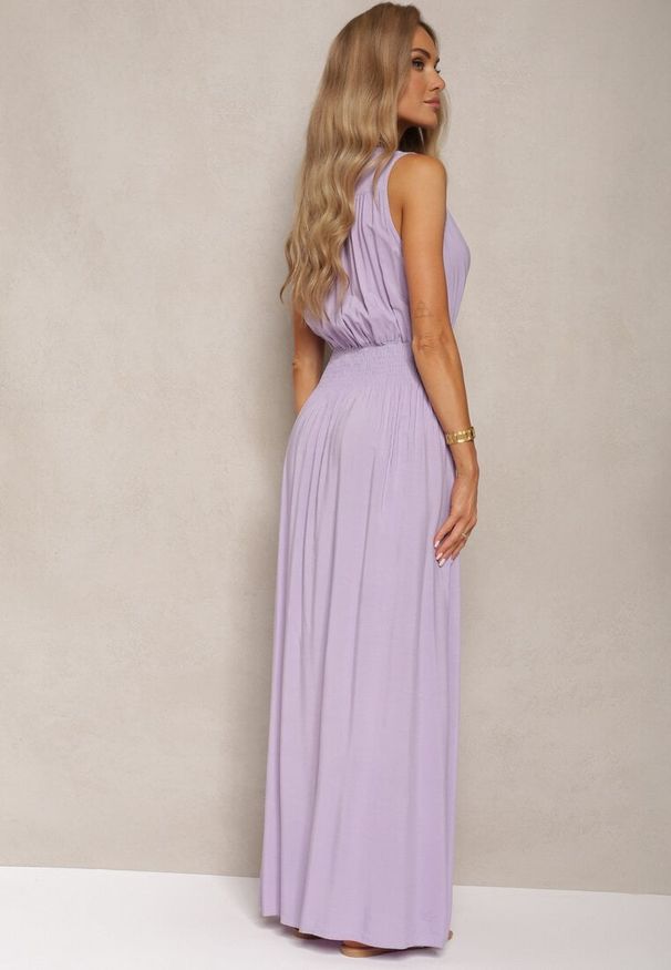 Renee - Fioletowa Taliowana Sukienka z Wiskozy Wykończona Gumkami w Talii i Kopertowym Dekoltem Kairidia. Okazja: na co dzień. Typ kołnierza: dekolt kopertowy. Kolor: fioletowy. Materiał: wiskoza. Typ sukienki: kopertowe. Styl: casual, elegancki