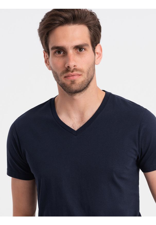 Ombre Clothing - Klasyczna męska bawełniana koszulka z dekoltem w serek BASIC - granatowa V2 - Rozmiar: M. Typ kołnierza: dekolt w serek. Kolor: niebieski. Materiał: bawełna. Styl: klasyczny