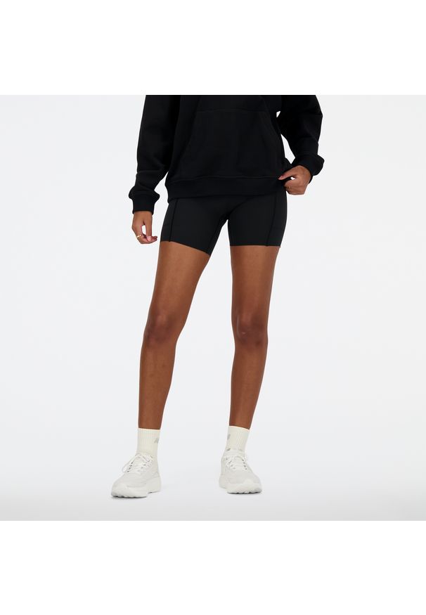 Spodenki damskie New Balance WS41271BK – czarne. Kolor: czarny. Materiał: poliester, materiał. Długość: krótkie. Sport: fitness