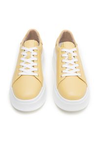 Wittchen - Damskie sneakersy ze skóry na grubej podeszwie klasyczne. Okazja: na co dzień. Nosek buta: okrągły. Kolor: żółty. Materiał: skóra. Obcas: na platformie
