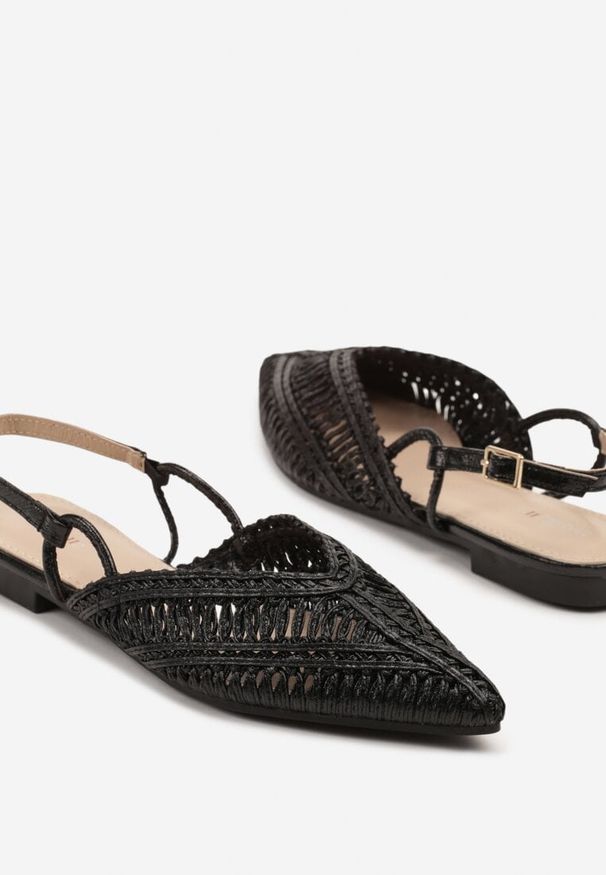 Renee - Czarne Sandały Typu Slingback z Metaliczną Nicią i Plecioną Cholewką Nilavalia. Okazja: na co dzień. Zapięcie: sprzączka. Kolor: czarny. Styl: elegancki, casual