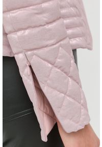 Guess kurtka damska kolor różowy przejściowa. Okazja: na co dzień. Kolor: różowy. Materiał: tkanina. Wzór: gładki. Styl: casual #3