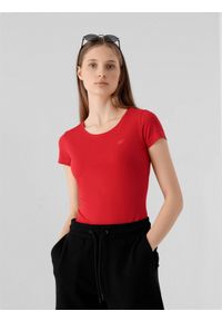 4f - T-shirt slim gładki damski. Okazja: na co dzień, na spacer. Kolor: czerwony. Materiał: bawełna, elastan. Długość rękawa: krótki rękaw. Długość: krótkie. Wzór: gładki. Styl: casual #1
