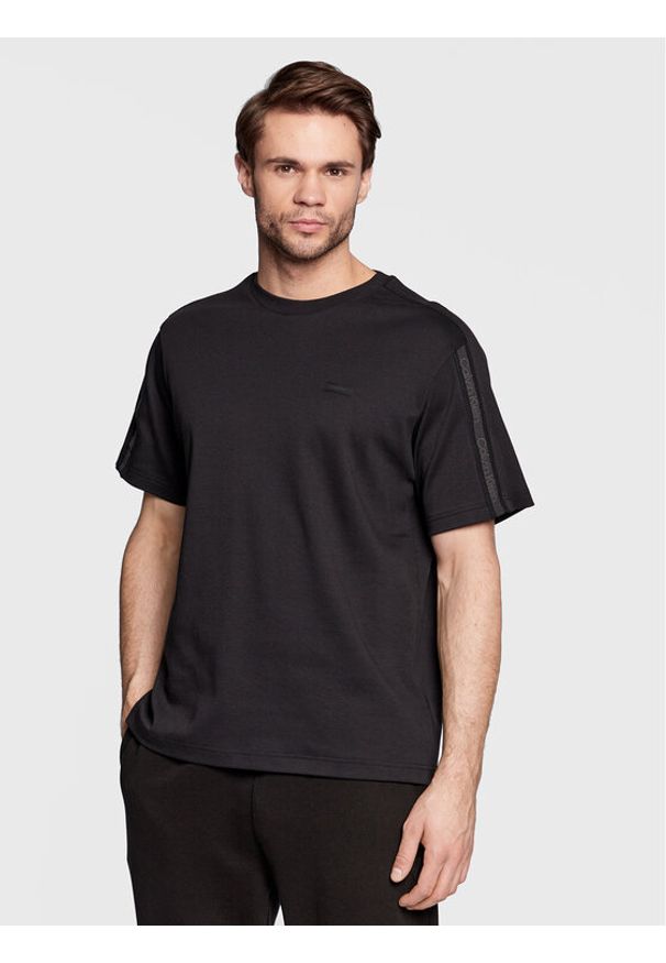 Calvin Klein T-Shirt Logo Tape K10K110814 Czarny Regular Fit. Kolor: czarny. Materiał: bawełna