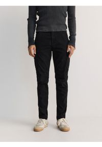 Reserved - Spodnie cargo slim fit - czarny. Kolor: czarny. Materiał: tkanina, bawełna