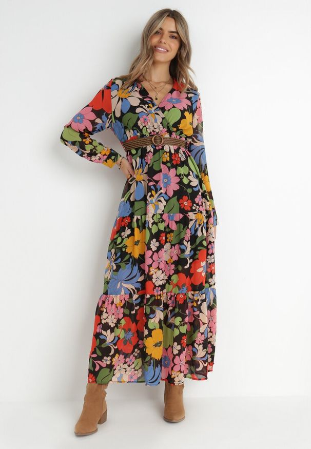 Born2be - Czerwono-Czarna Sukienka Z Paskiem Diomia. Kolor: czerwony. Wzór: nadruk, aplikacja. Typ sukienki: kopertowe. Długość: maxi