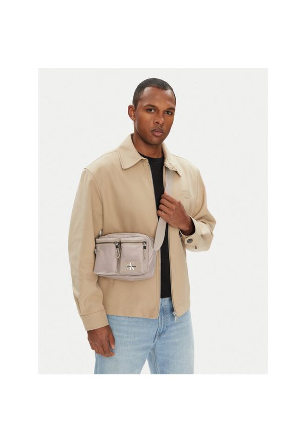 Saszetka Calvin Klein. Kolor: kremowy