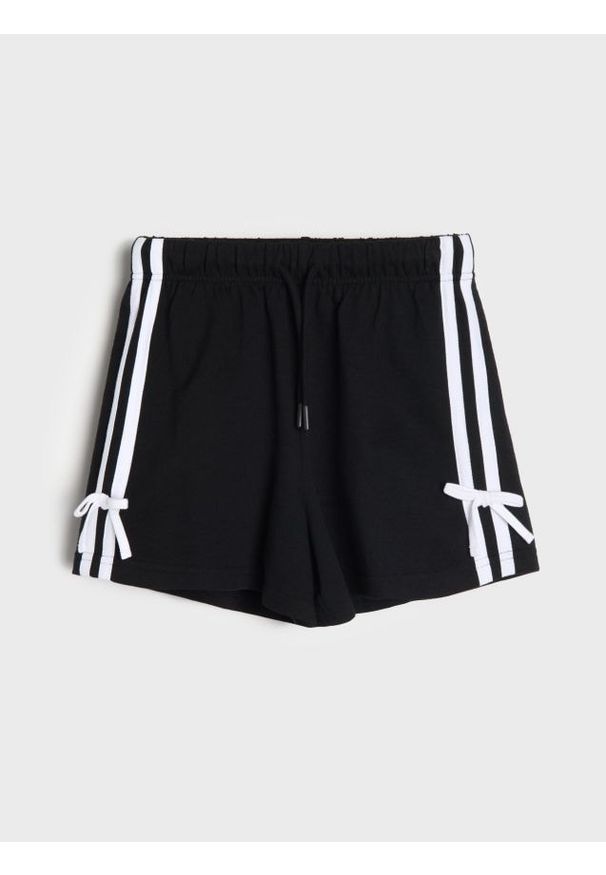 Sinsay - Szorty sportowe z paskami i wiązaniem - czarny. Kolor: czarny. Styl: sportowy