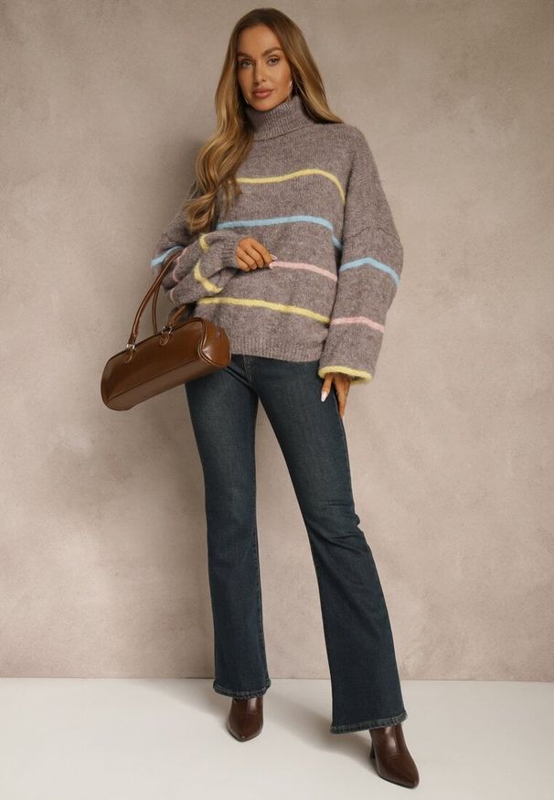 Renee - Beżowy Golf z Wełną w Paski Monallesa. Okazja: na co dzień. Typ kołnierza: golf. Kolor: beżowy. Materiał: wełna. Wzór: paski. Sezon: jesień. Styl: casual