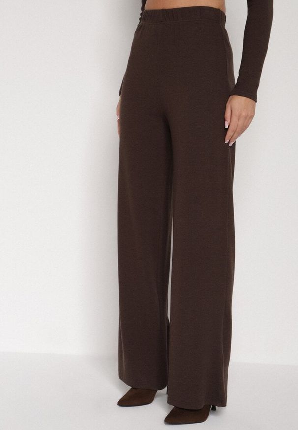 Born2be - Brązowy Bawełniany Komplet Kopertowa Bluzka z Długim Rękawem i Spodnie Ferenna. Kolor: brązowy. Materiał: bawełna