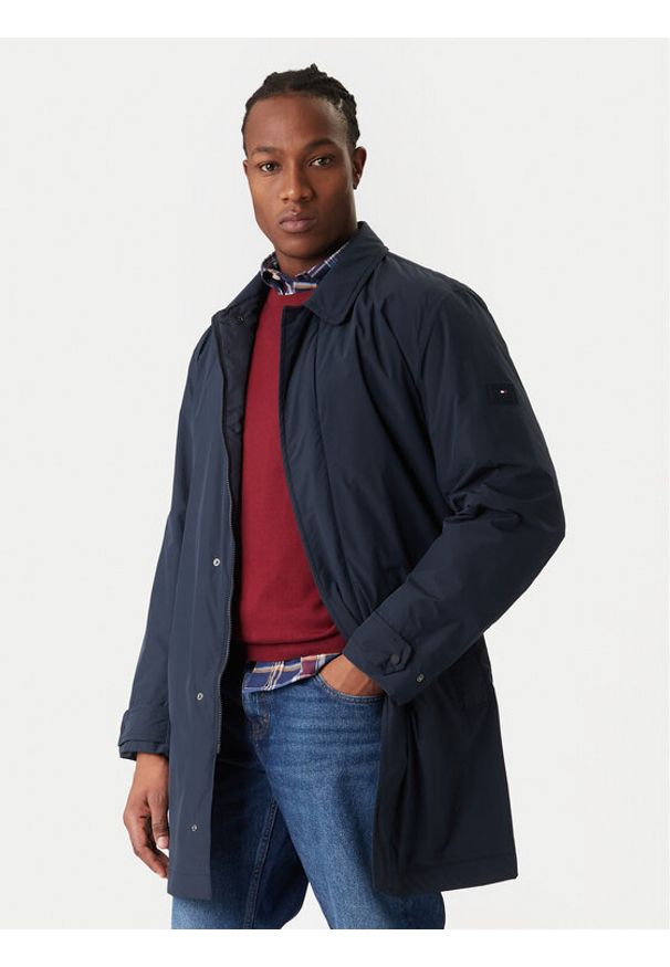 TOMMY HILFIGER - Tommy Hilfiger Płaszcz przejściowy MW0MW42569 Granatowy Regular Fit. Kolor: niebieski. Materiał: syntetyk