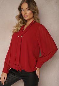 Renee - Bordowa Bluzka z Wiązaniem wokół Szyi i Plisowanym Rękawem Henokia. Kolor: czerwony. Styl: elegancki #5