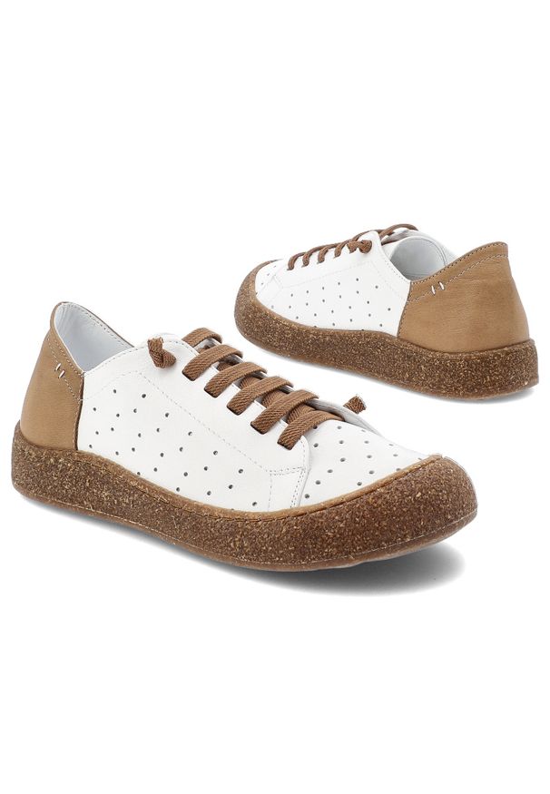 Półbuty damskie Ravini, ze skóry naturalnej licowej ażurowa cholewka sznurowanie wygodna podeszwa casual, białe, 1301-1. Okazja: na co dzień. Zapięcie: sznurówki. Kolor: biały. Materiał: skóra. Szerokość cholewki: normalna. Wzór: ażurowy. Styl: casual