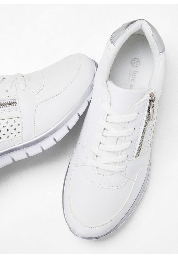 bonprix - Sneakersy z zamkiem. Zapięcie: zamek. Kolor: biały. Wzór: aplikacja