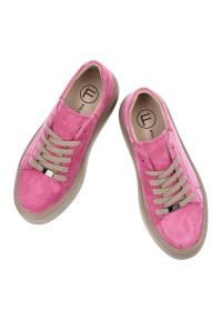 Różowe Sneakersy Filippo Stylowe Obuwie Damskie Na Platformie. Okazja: na co dzień. Zapięcie: sznurówki. Kolor: różowy. Materiał: zamsz. Obcas: na platformie. Styl: elegancki