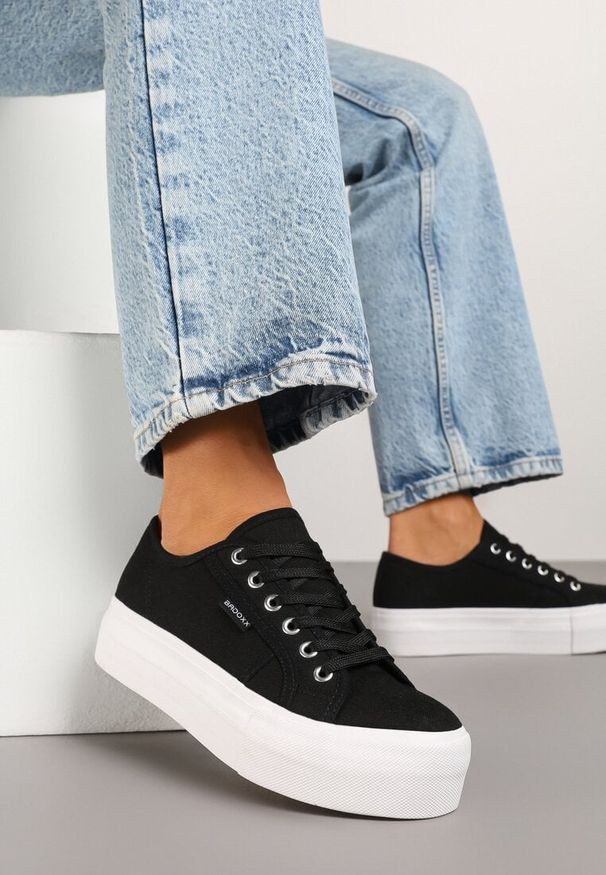 Born2be - Czarno-Białe Klasyczne Trampki na Grubej Podeszwie Maireli. Okazja: na co dzień. Kolor: czarny. Materiał: jeans. Styl: klasyczny