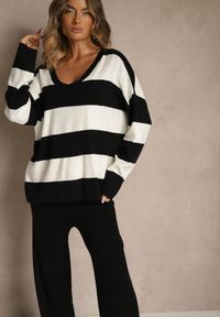 Renee - Czarny Komplet z Dzianiny Spodnie Wide Leg i Sweter w Szerokie Pasy Falorella. Kolor: czarny. Materiał: dzianina