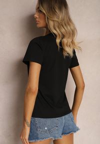 Renee - Czarny T-shirt z Bawełny Ozdobiony Nadrukiem w Kształcie Serc Hennea. Okazja: na co dzień. Kolor: czarny. Materiał: bawełna. Wzór: nadruk, aplikacja. Styl: casual #5