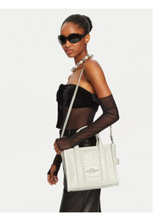 MARC JACOBS - Marc Jacobs Torebka The Croc Embossed Tote Bag H022L01RE22 Écru. Materiał: skórzane