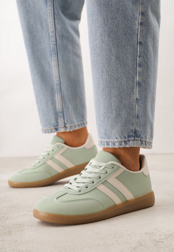 Born2be - Zielone Sneakersy w Stylu Kultowych Tenisówek Genenor. Okazja: na spacer. Kolor: zielony. Materiał: jeans, dresówka. Sport: turystyka piesza