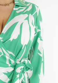 Born2be - Zielona Sukienka Kopertowa w Kwiaty Deniece. Kolor: zielony. Materiał: tkanina. Wzór: kwiaty. Typ sukienki: kopertowe #6