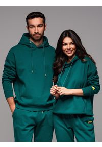 Ombre Clothing - Dresowa bluza unisex z kieszeniami i kapturem – ciemnozielona V17 - Rozmiar: XS/S. Okazja: na co dzień. Typ kołnierza: kaptur. Kolor: zielony. Materiał: dresówka. Wzór: aplikacja. Styl: casual
