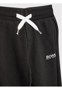 BOSS - Boss Spodnie dresowe J24753 S Czarny Regular Fit. Kolor: czarny. Materiał: bawełna #4