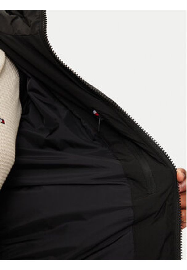 TOMMY HILFIGER - Tommy Hilfiger Kurtka puchowa MW0MW37368 Czarny Regular Fit. Kolor: czarny. Materiał: syntetyk. Sezon: zima