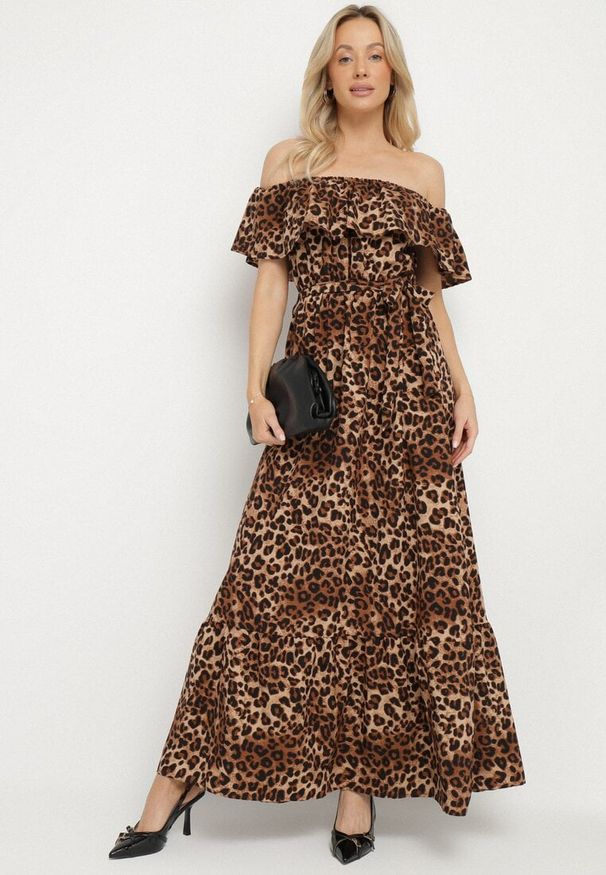 Born2be - Brązowa Sukienka Hiszpanka w Panterkę o Rozkloszowanym Kroju z Gumką w Talii Giterta. Okazja: na co dzień. Typ kołnierza: dekolt hiszpanka. Kolor: brązowy. Wzór: motyw zwierzęcy. Typ sukienki: rozkloszowane. Styl: casual, elegancki
