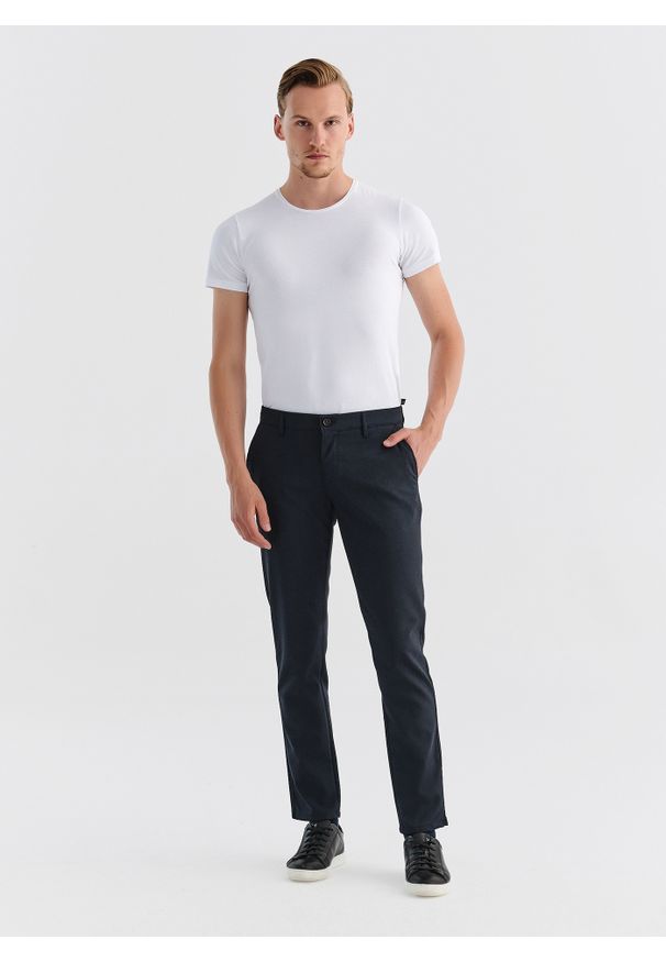 Pako Lorente - PAKO LORENTE – Spodnie męskie granatowe P000B-WX-215-G-S. Okazja: na co dzień. Kolor: niebieski. Materiał: poliester, wiskoza, elastan. Wzór: gładki. Styl: casual
