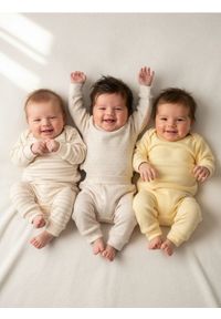 Sinsay - Bawełniane spodnie dresowe 3 pack - kremowy. Kolor: kremowy. Materiał: bawełna, dresówka #1