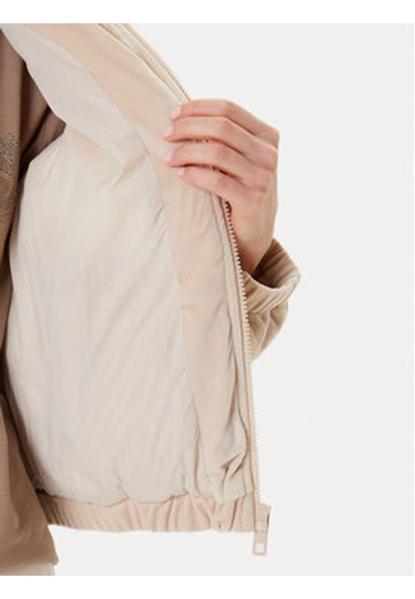 Guess Kurtka zimowa V4BL03 K0232 Beżowy Regular Fit. Kolor: beżowy. Materiał: syntetyk. Sezon: zima