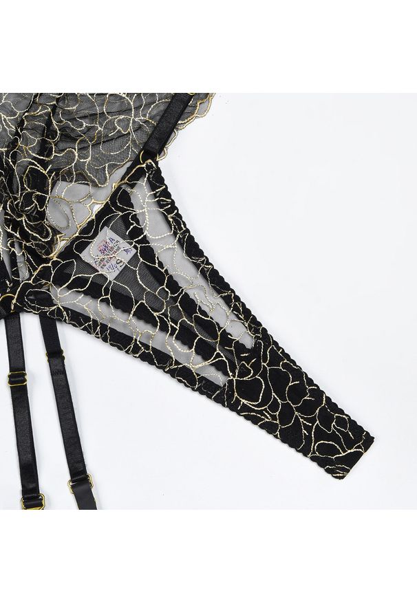 Intica - Komplet bielizny z falbanami z eleganckimi detalami Brocha. Kolor: czarny. Materiał: tkanina