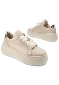 CheBello - Beżowe Sneakersy Chebello Modne Buty Damskie. Okazja: na co dzień. Kolor: beżowy. Materiał: jeans, skóra. Szerokość cholewki: normalna. Wzór: gładki, kwiaty, aplikacja. Obcas: na platformie #3