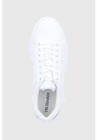Trussardi Jeans - Trussardi buty męskie kolor biały. Nosek buta: okrągły. Zapięcie: sznurówki. Kolor: biały. Materiał: guma