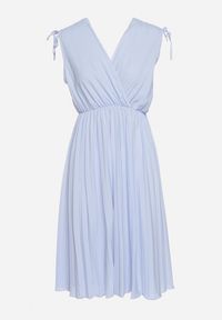 Born2be - Jasnoniebieska Plisowana Sukienka z Bawełną i Wiskozą z Gumką w Talii i Kopertowym Dekoltem Karamla. Typ kołnierza: dekolt kopertowy. Kolor: niebieski. Materiał: bawełna, wiskoza. Typ sukienki: kopertowe #7
