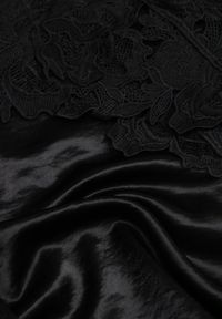 Renee - Czarny Bawełniano-Wiskozowy Komplet z Koronkową Bluzką i Satynową Sukienką Peisiete. Kolor: czarny. Materiał: satyna, bawełna, wiskoza, koronka. Wzór: koronka #5