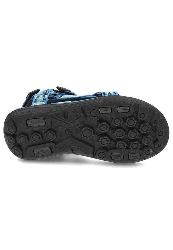 Niebieskie Sandały Lee Cooper Wygodne Buty Dziecięce. Okazja: na co dzień. Zapięcie: rzepy. Kolor: niebieski. Materiał: materiał. Wzór: aplikacja, kolorowy, geometria, paski. Styl: casual, sportowy, wakacyjny, młodzieżowy