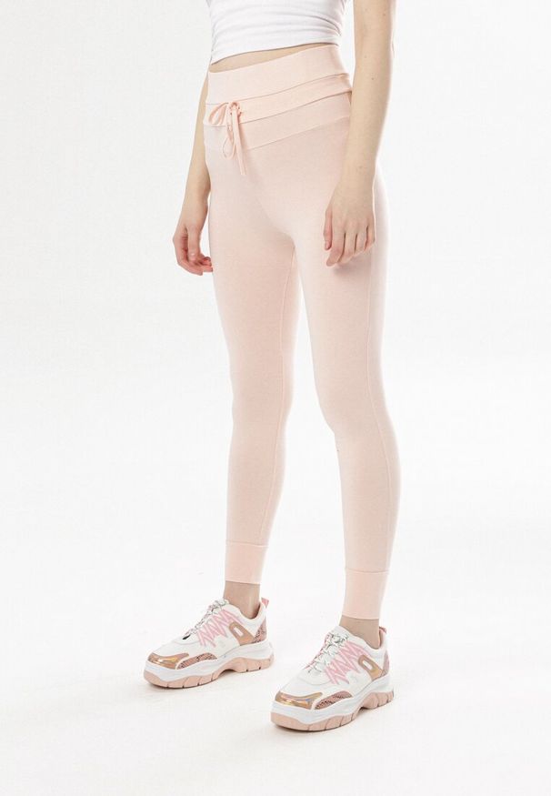 Born2be - Jasnoróżowe Legginsy Aurashi. Stan: podwyższony. Kolor: różowy. Materiał: dzianina. Długość: krótkie