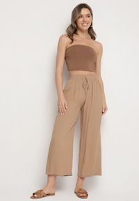Born2be - Ciemnobeżowe Spodnie ne Spodnie z Szerokimi Nogawkami Palazzo z Gumką w Pasie Nesira. Okazja: na co dzień. Kolor: beżowy. Materiał: satyna. Styl: elegancki, casual #7