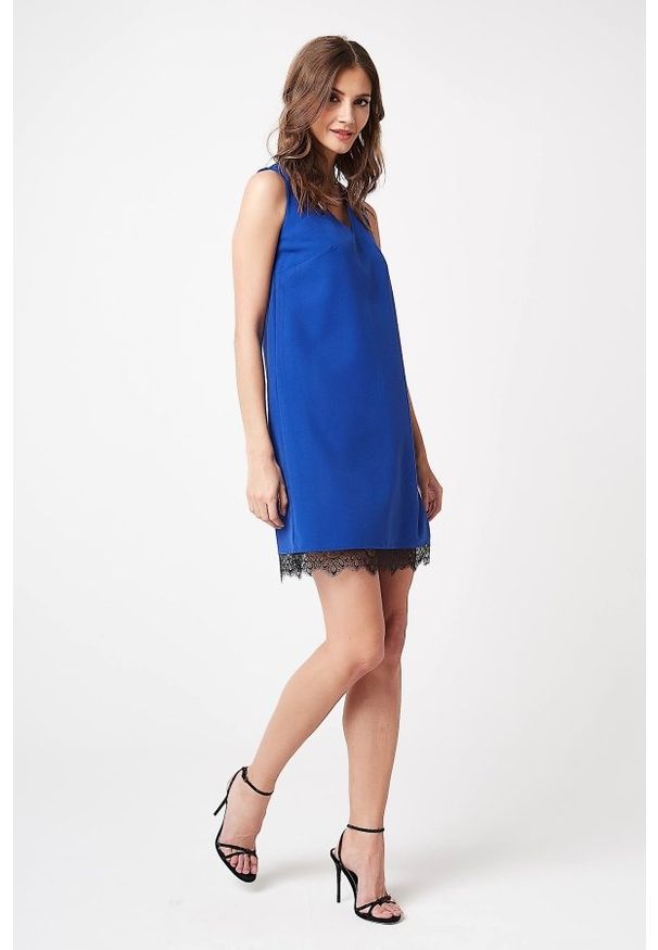 e-margeritka - Sukienka wizytowa trapezowa chabrowa - xl. Kolor: niebieski. Materiał: poliester, elastan, wiskoza, koronka, materiał. Typ sukienki: trapezowe. Styl: wizytowy