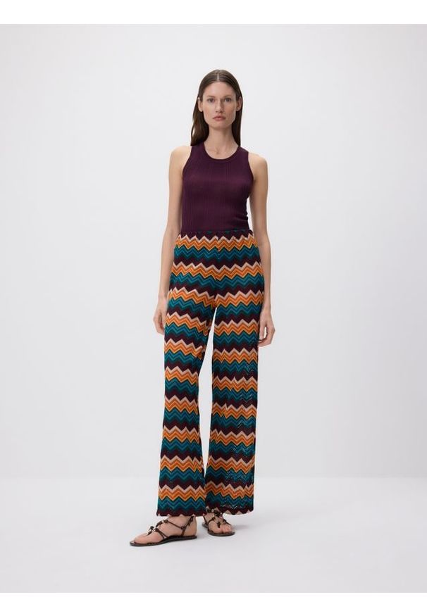 Reserved - Spodnie plażowe w graficzny wzór - wielobarwny. Okazja: na plażę. Materiał: dziergany, materiał