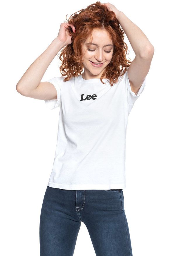 Lee - LEE T SHIRT DAMSKI LOGO T WHITE L40FEP12 112108538. Okazja: na randkę. Materiał: dresówka, bawełna, jeans. Długość rękawa: krótki rękaw. Długość: krótkie. Wzór: nadruk, kolorowy. Styl: klasyczny
