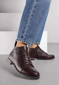 Renee - Brązowe Botki Vices Trzewiki Aliff. Okazja: na co dzień. Kolor: brązowy. Styl: klasyczny, casual, elegancki
