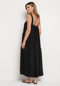 Born2be - Czarna Sukienka o Rozkloszowanym Kroju z Wiązaniem z Tyłu Savinelle. Okazja: na imprezę, na co dzień. Kolor: czarny. Styl: casual, elegancki #2