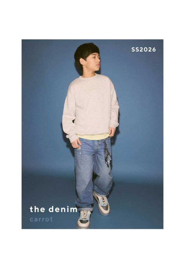 Reserved - Jeansy carrot z łańcuchem i bandaną - niebieski. Kolor: niebieski