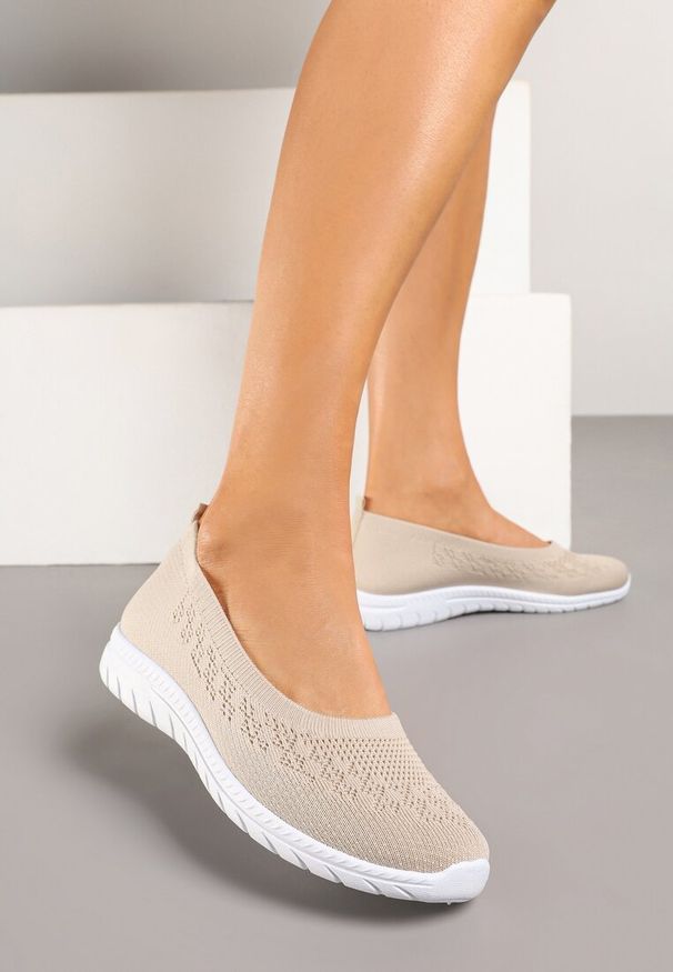 Born2be - Beżowe Wsuwane Tenisówki z Delikatną Perforacją Firsedi. Okazja: na co dzień. Zapięcie: bez zapięcia. Kolor: beżowy. Materiał: jeans. Styl: casual, elegancki